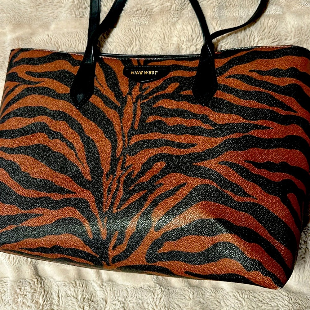 Nine West zebra purse brand new clean inside and out